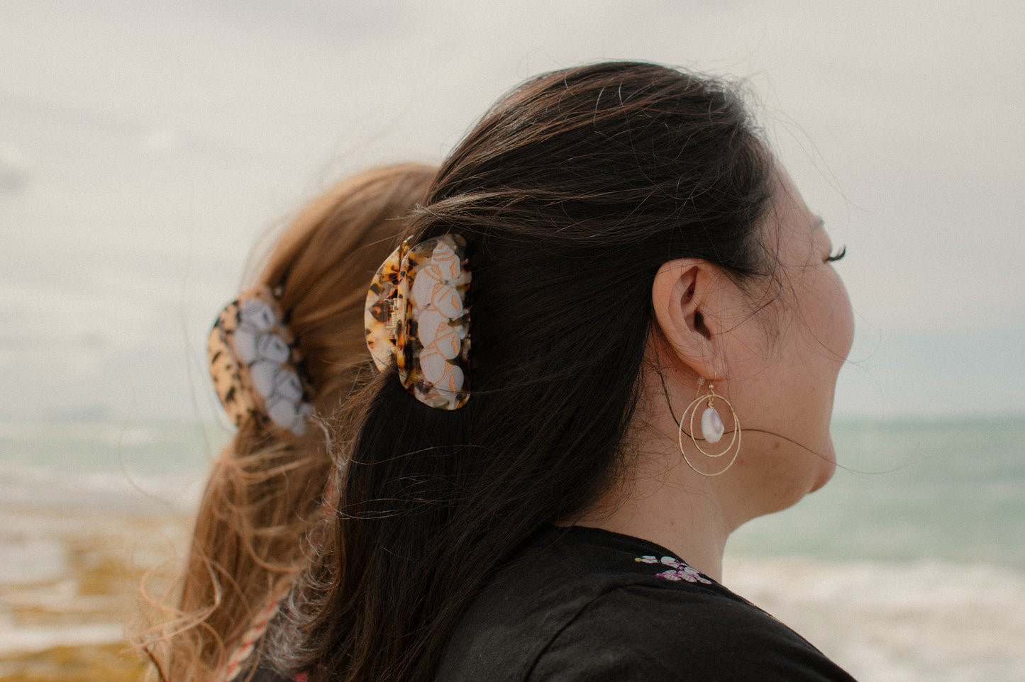 Ni'ihau Shell Tan Engraved Hair clip